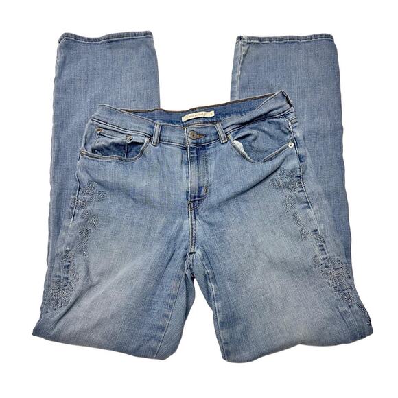 Levi’s Women’s Classic BootCut Size 6 Vintage Embroidered Jeans - Picture 1 of 4